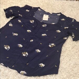 Elodie navy  Floral Women's Top size medium NWT